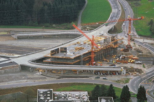 Neubau Autobahnbrücken und Raststätte