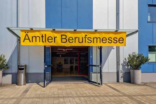 Unsere Lernenden an der 11. Ämtler Berufsmesse