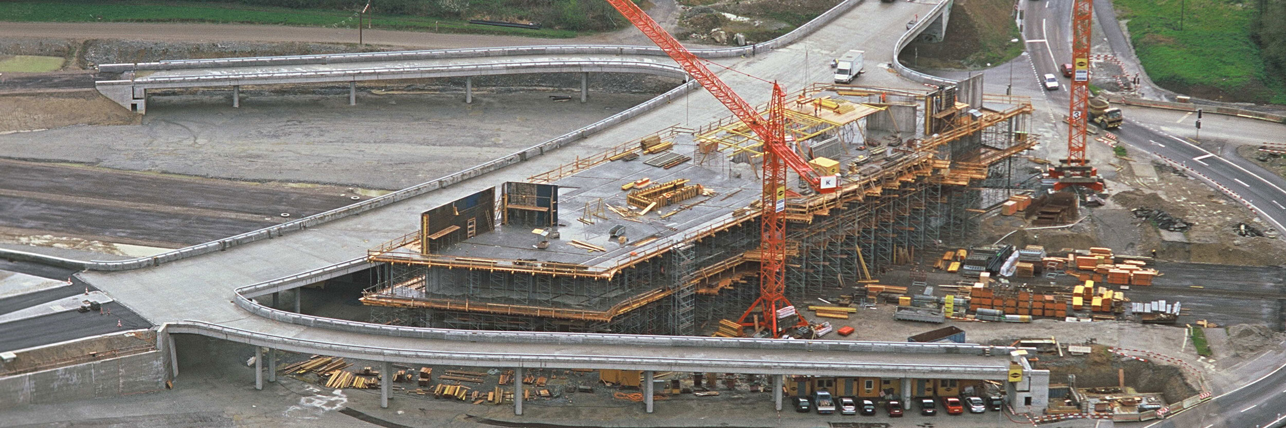 Neubau Autobahnbrücken und Raststätte